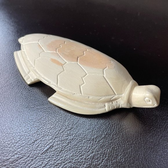 Hand Carved Kisii African Soapstone Turtle Figurine White Beige - Picture 1 of 5